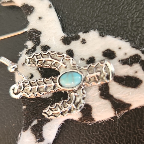 Bull Cactus Earrings Faux Turquoise South Western Native American NWT - Picture 2 of 4